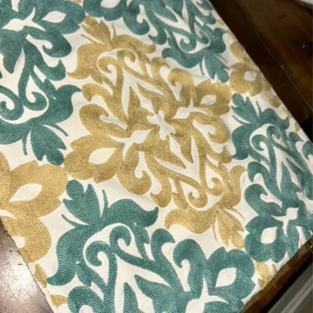 Throw Pillow Covers Set of 4 - Zipper Close Made Well EUC